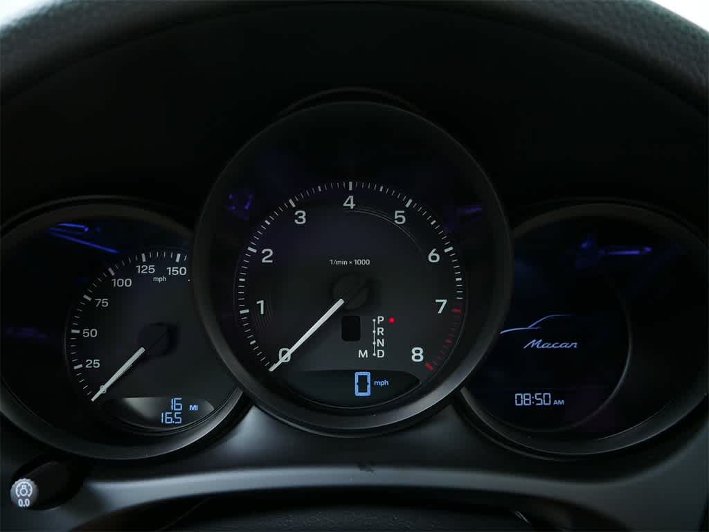 Thumbnail: 2025 Porsche Macan - 23