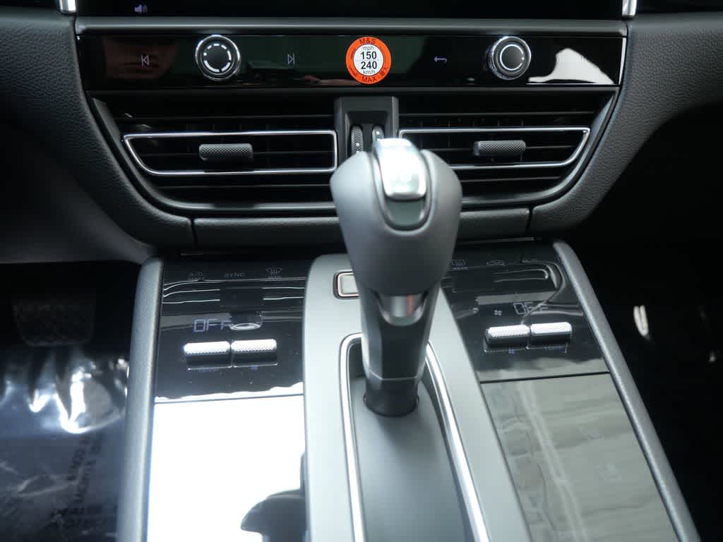 Thumbnail: 2026 Porsche Macan - 21