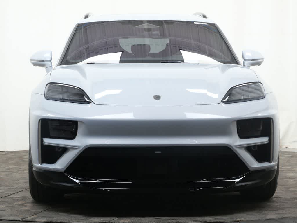 Thumbnail: 2026 Porsche Macan - 10