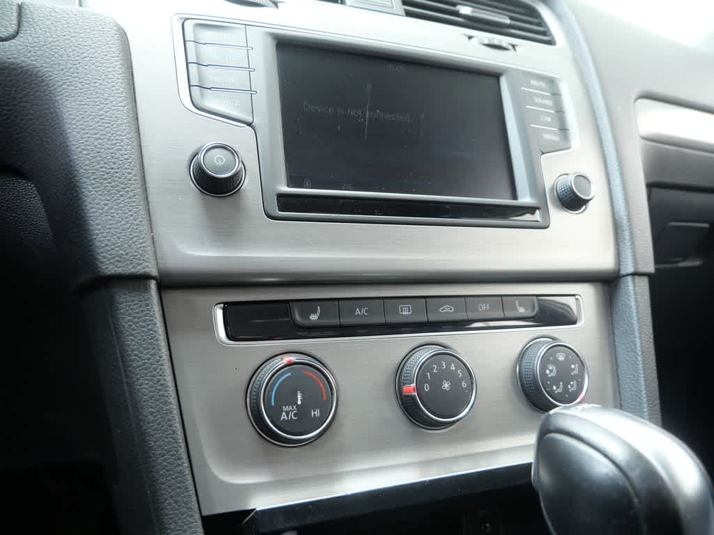 Thumbnail: 2017 Volkswagen e-Golf - 18