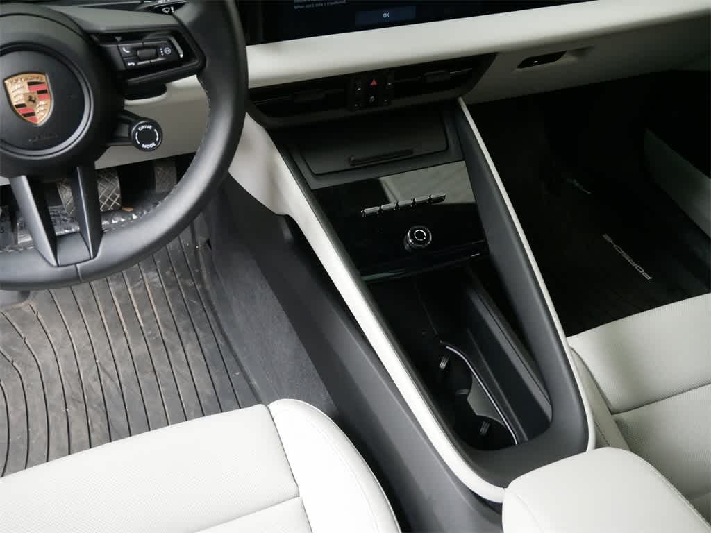 Thumbnail: 2024 Porsche Macan - 16