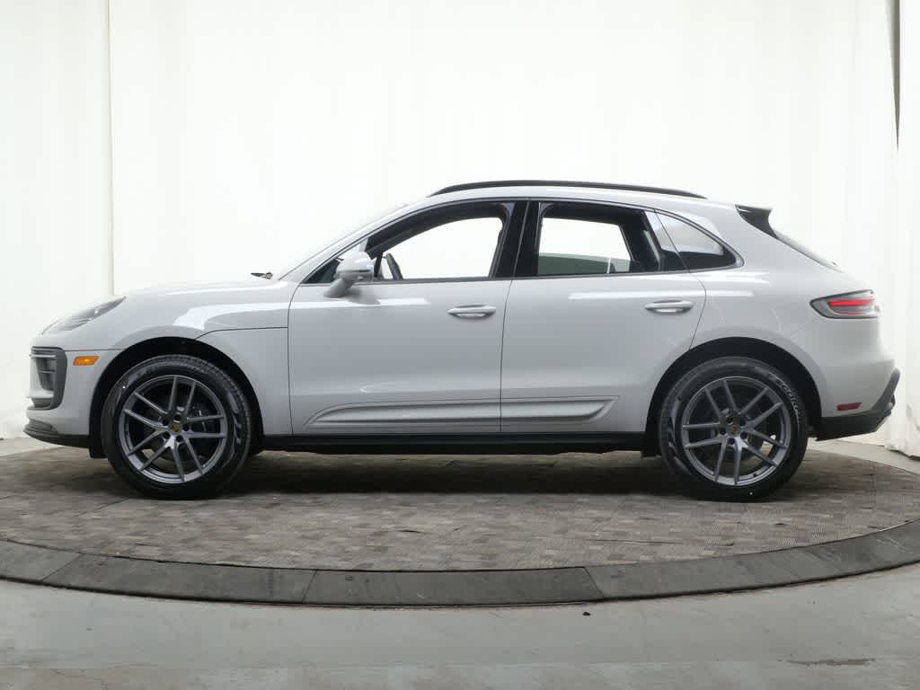 Thumbnail: 2026 Porsche Macan - 2