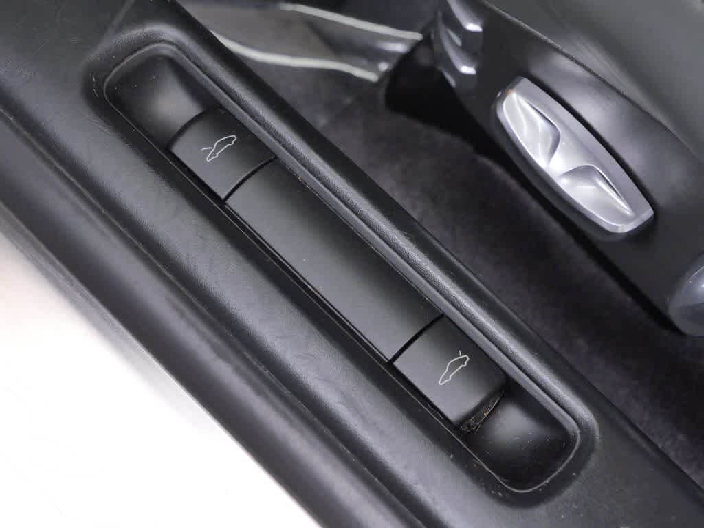 Thumbnail: 2006 Porsche 911 - 18