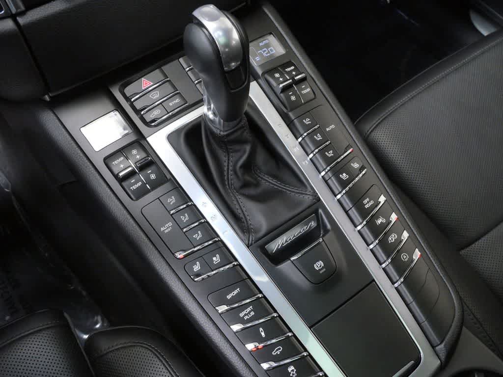 Thumbnail: 2017 Porsche Macan - 25