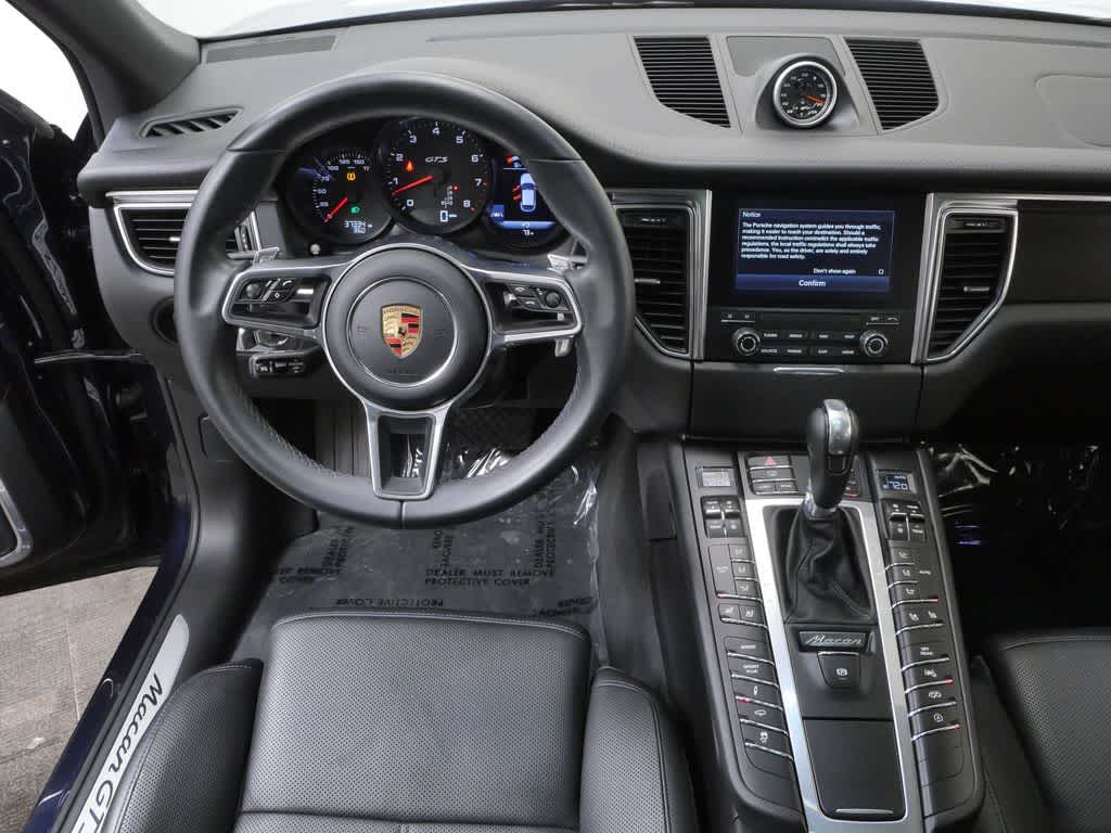 Thumbnail: 2017 Porsche Macan - 16