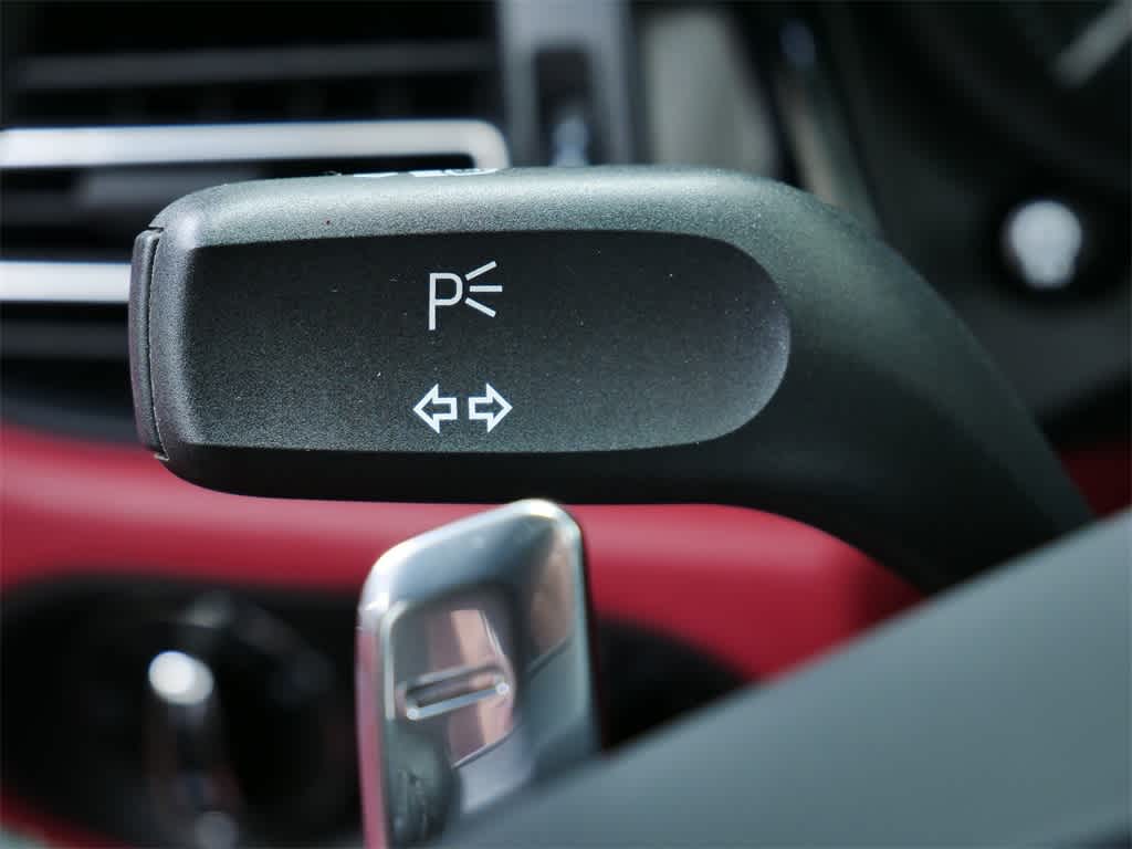 Thumbnail: 2023 Porsche Macan - 21