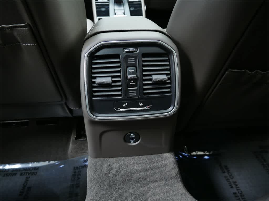 Thumbnail: 2024 Porsche Macan - 14