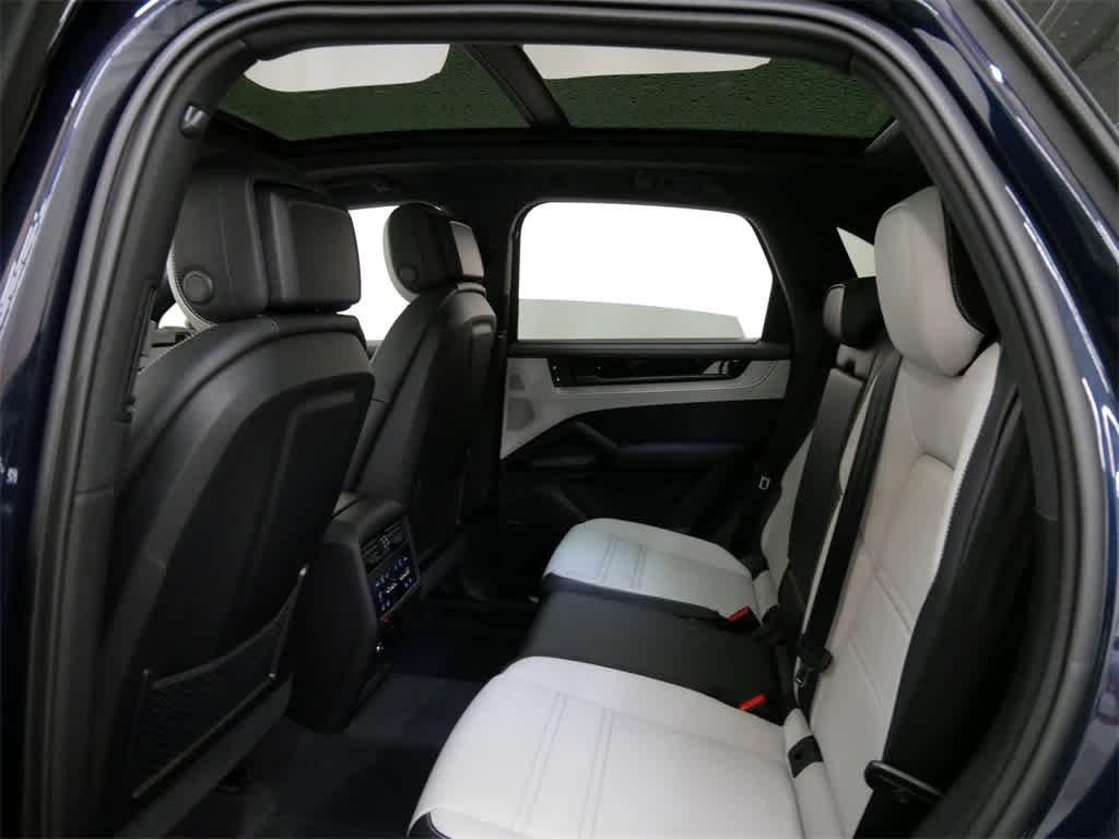Thumbnail: 2025 Porsche Cayenne - 14
