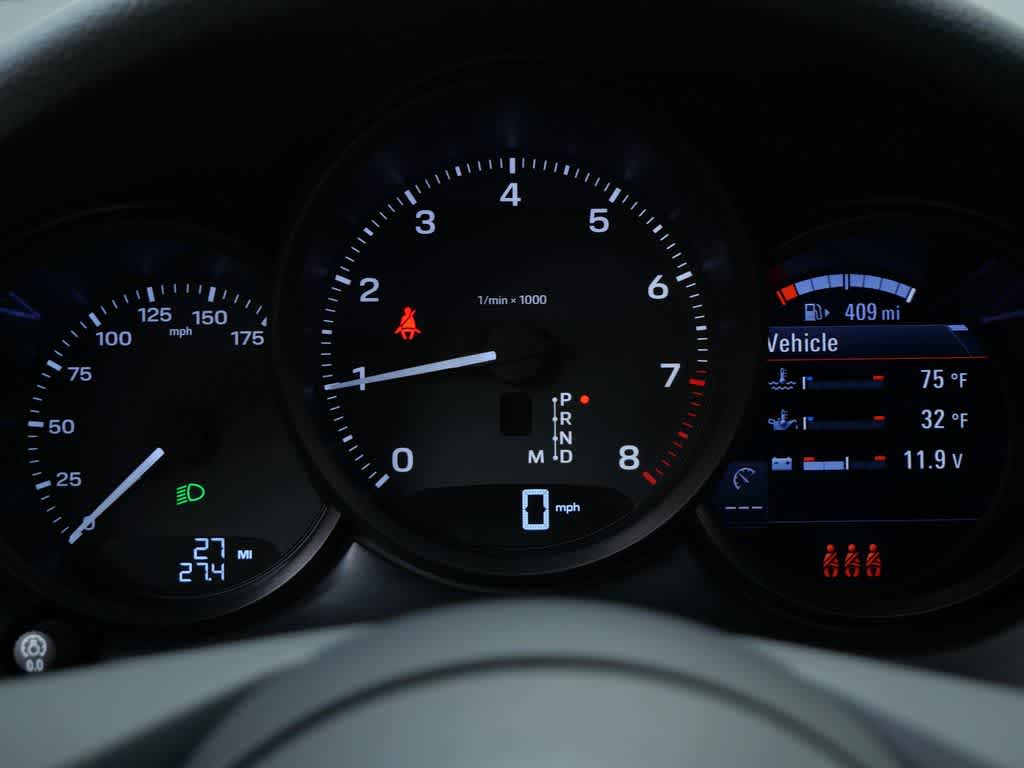 Thumbnail: 2026 Porsche Macan - 23