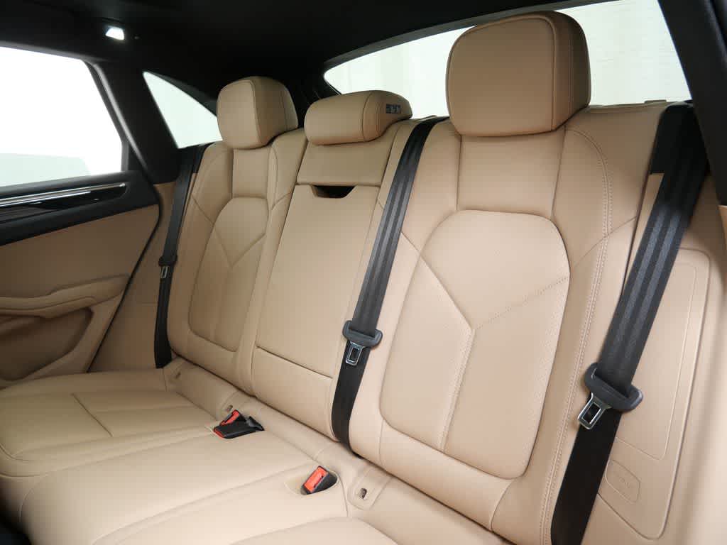 Thumbnail: 2025 Porsche Macan - 13