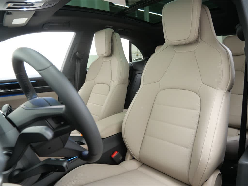 Thumbnail: 2026 Porsche Macan - 5