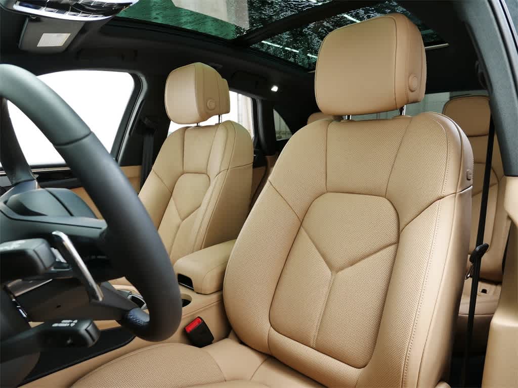 Thumbnail: 2026 Porsche Macan - 5