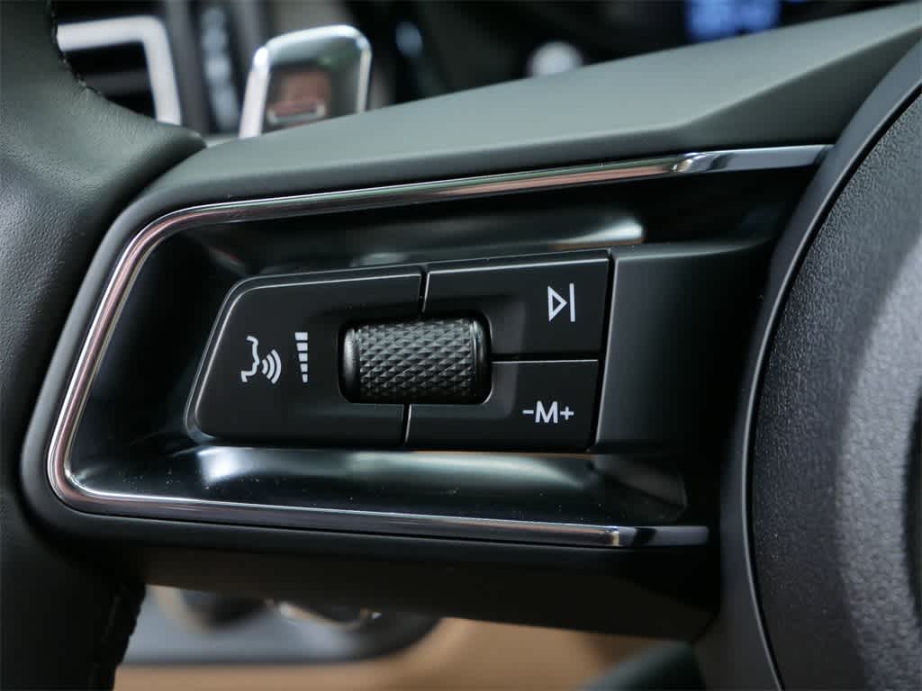 Thumbnail: 2025 Porsche Macan - 20