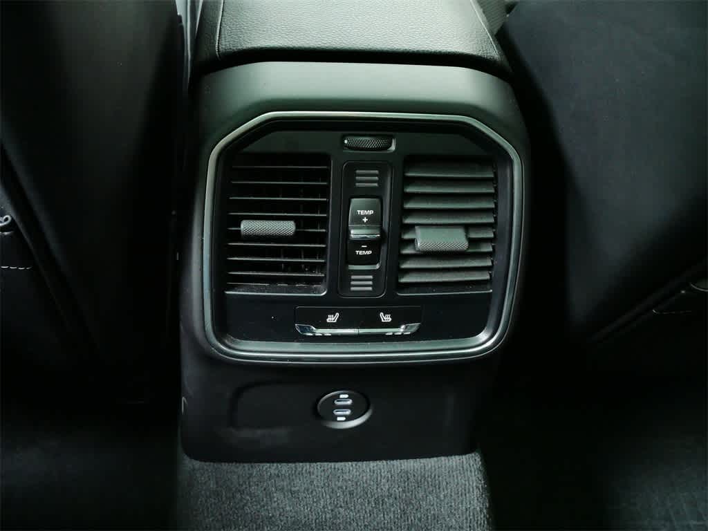 Thumbnail: 2025 Porsche Macan - 15