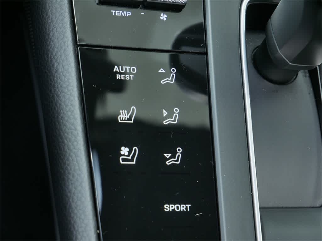 Thumbnail: 2025 Porsche Macan - 28