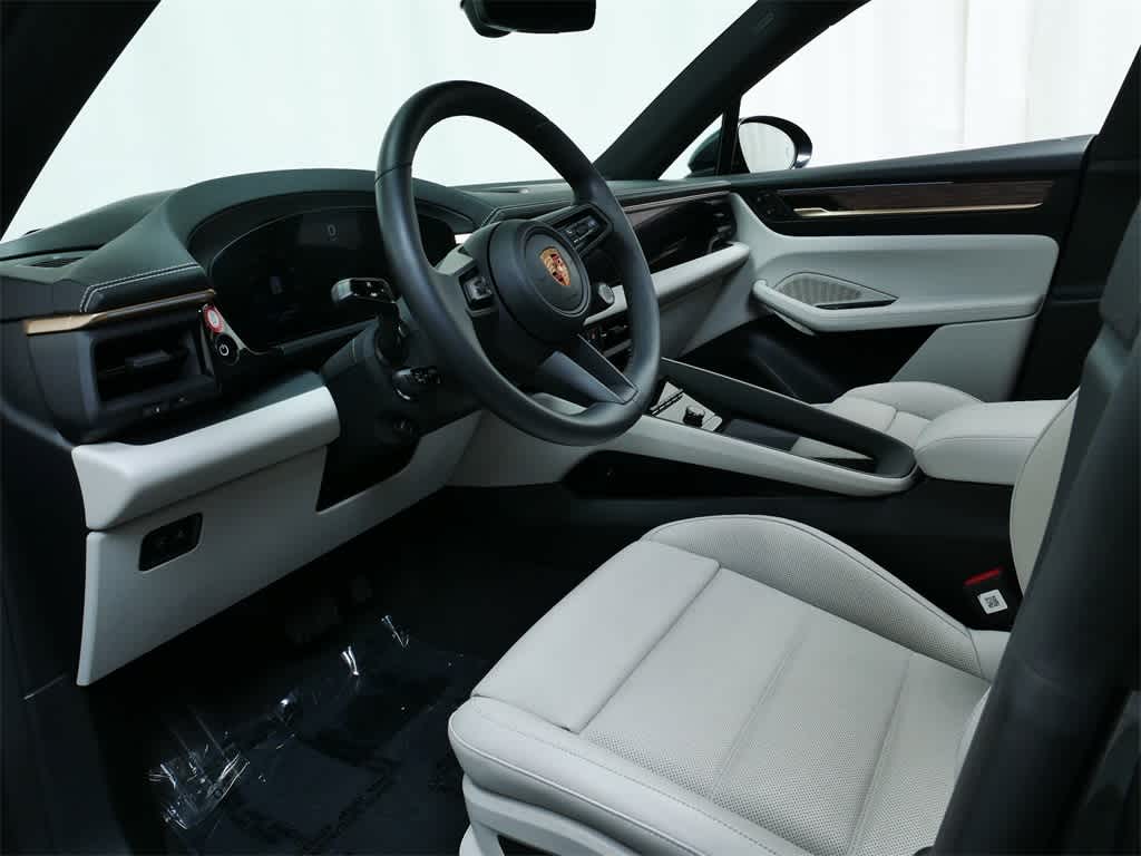2024 Porsche Macan T 4