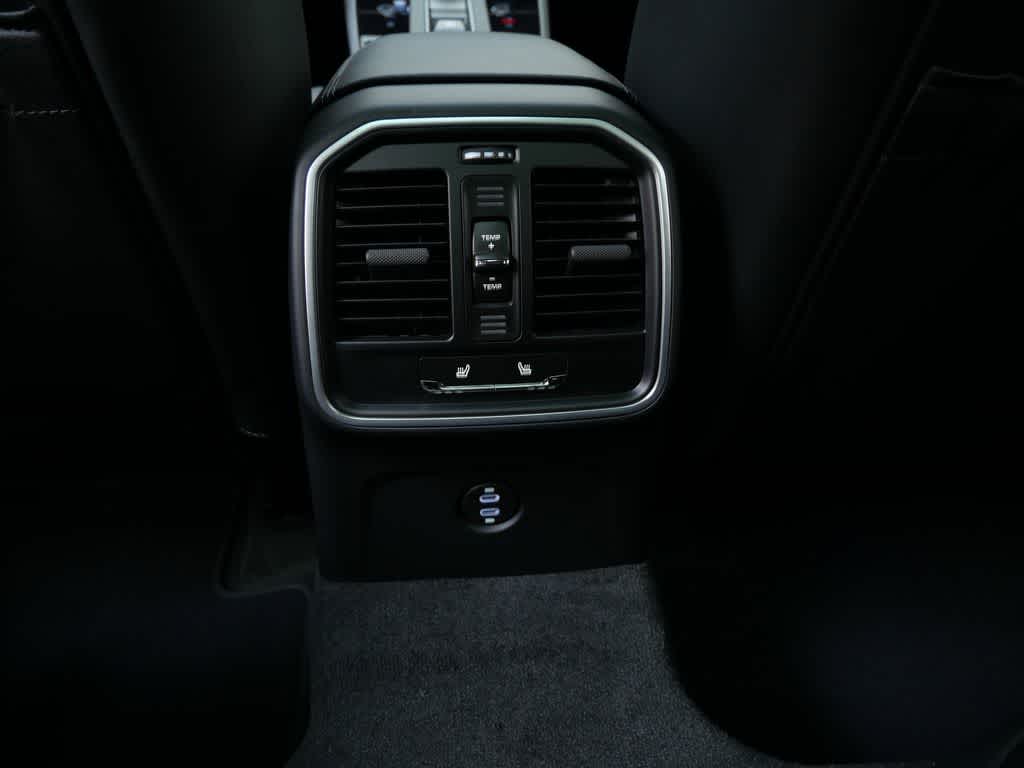 Thumbnail: 2026 Porsche Macan - 15