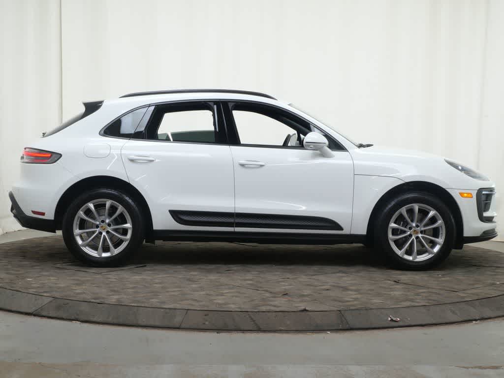 Thumbnail: 2026 Porsche Macan - 8