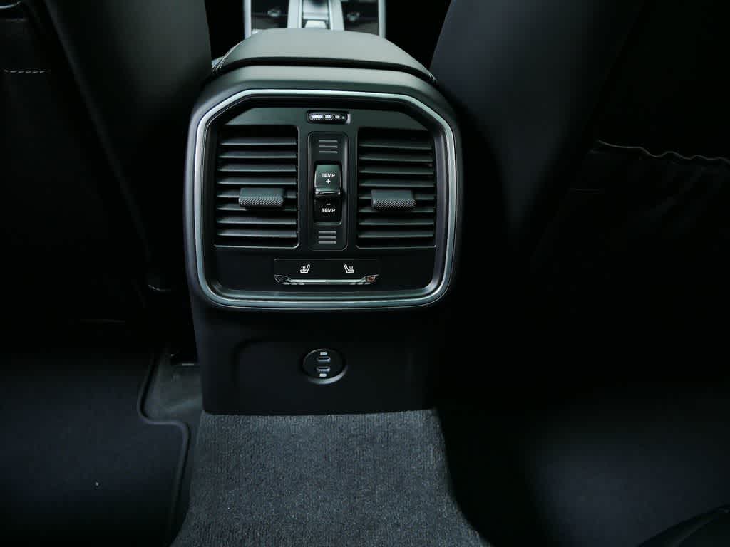 Thumbnail: 2026 Porsche Macan - 15