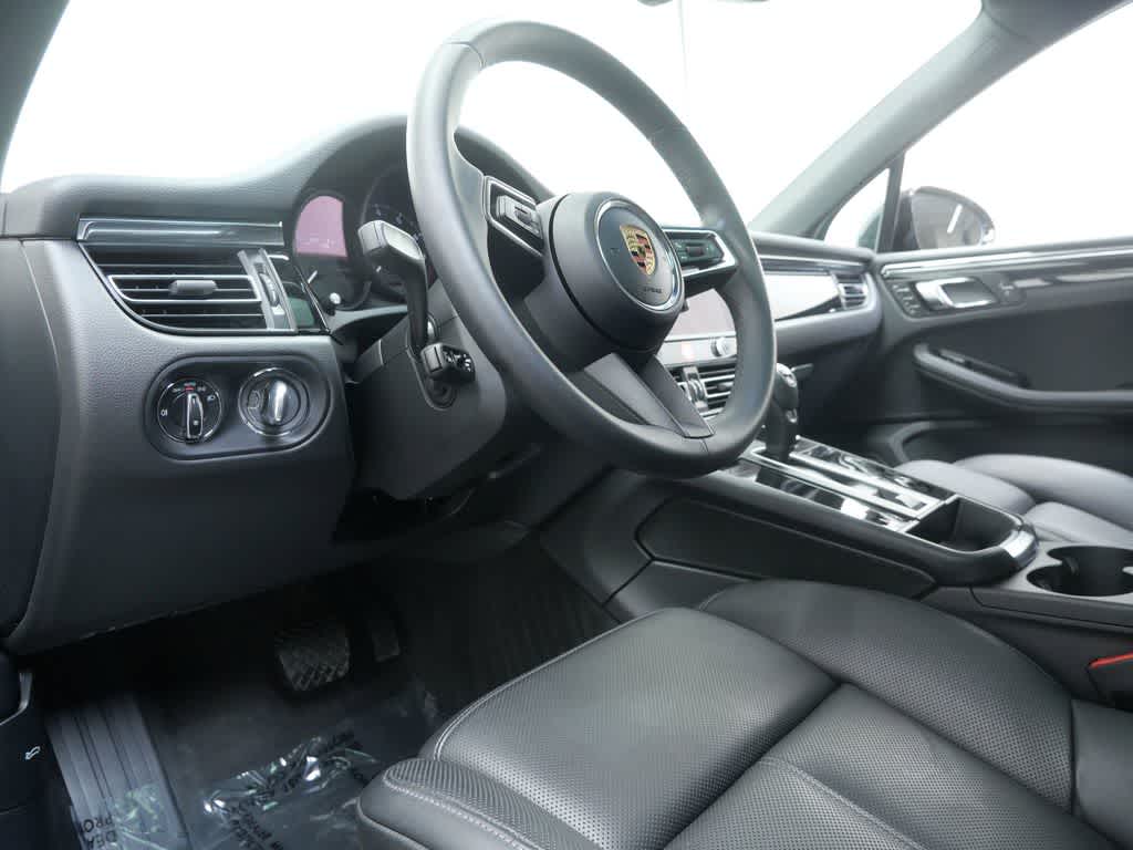 Thumbnail: 2026 Porsche Macan - 4