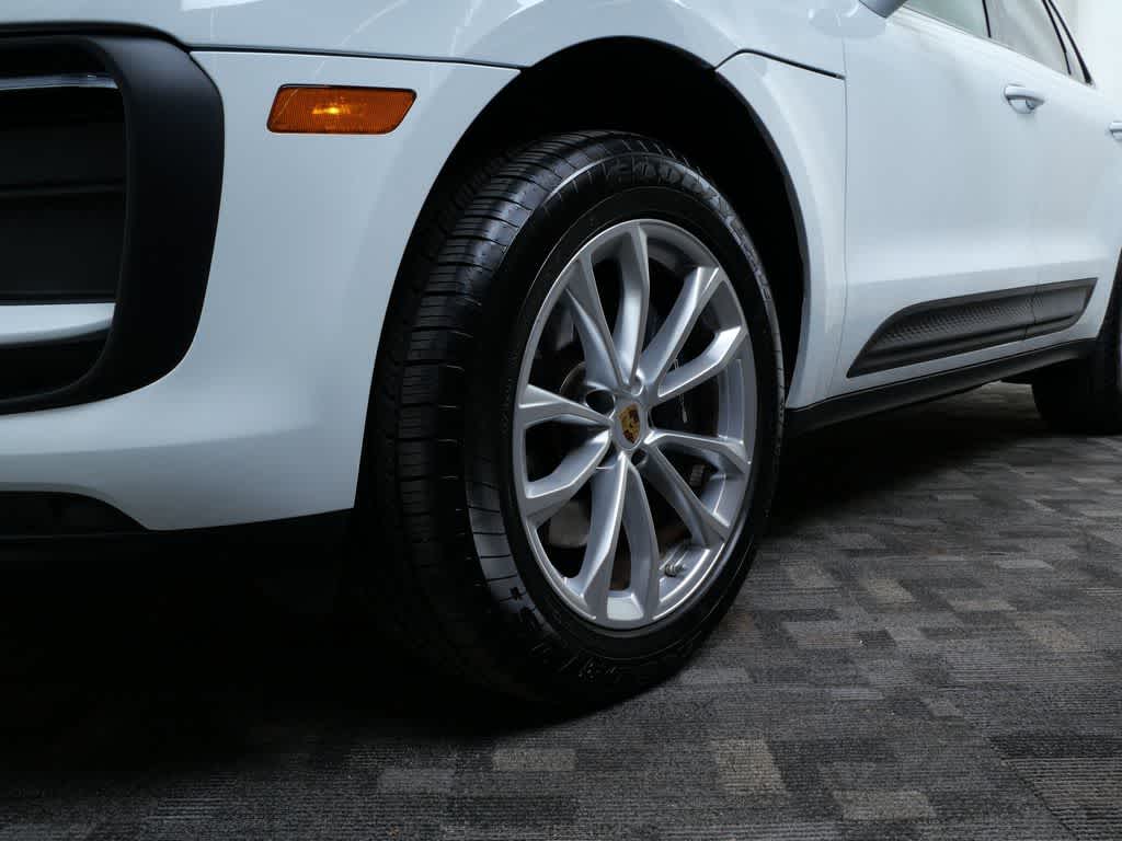 Thumbnail: 2025 Porsche Macan - 9