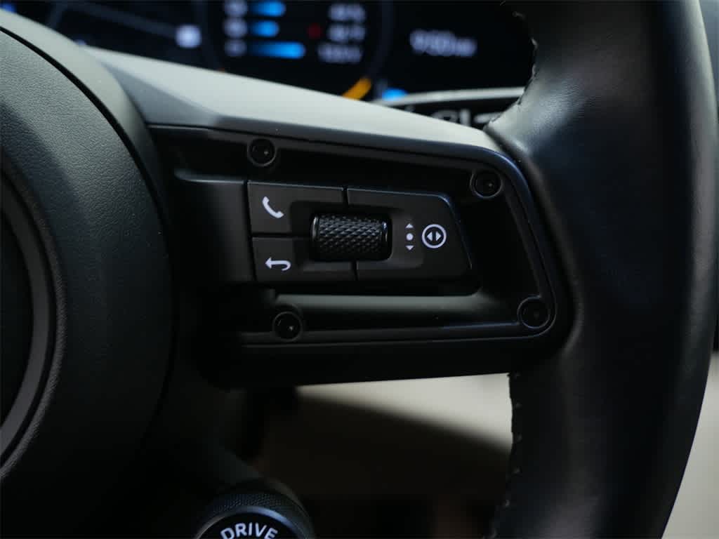 Thumbnail: 2023 Porsche Taycan - 21