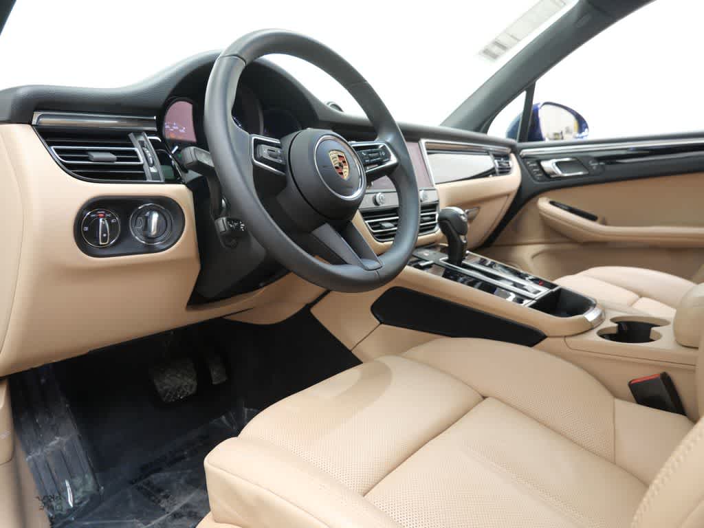 Thumbnail: 2025 Porsche Macan - 4