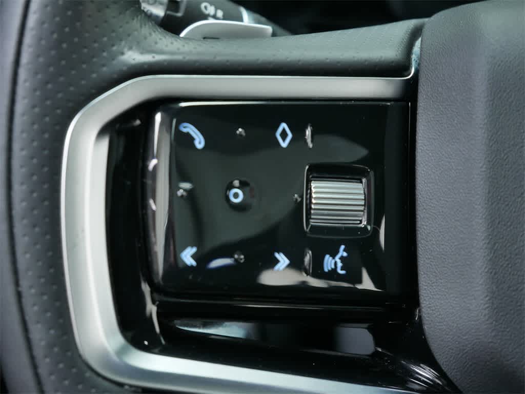 Thumbnail: 2022 Land Rover Discovery Sport - 19