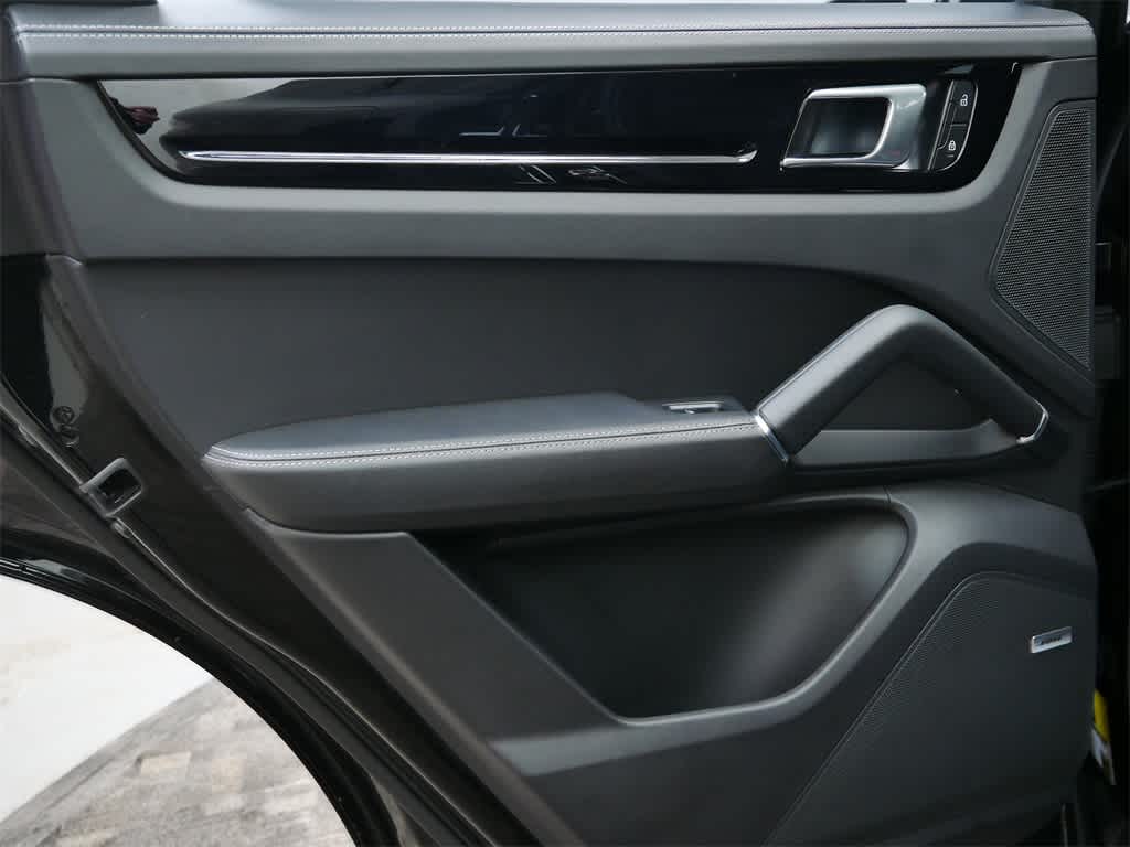 Thumbnail: 2023 Porsche Cayenne - 13
