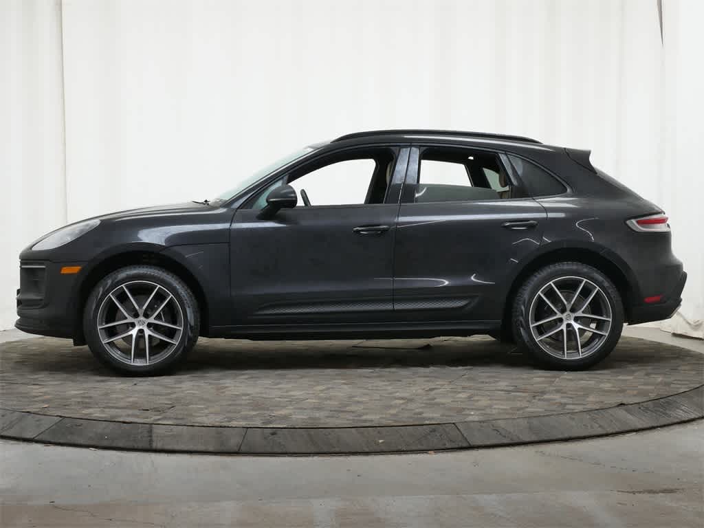 Thumbnail: 2025 Porsche Macan - 2