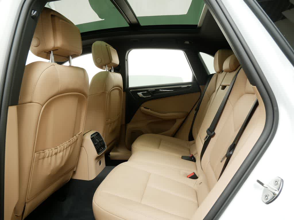 Thumbnail: 2025 Porsche Macan - 14