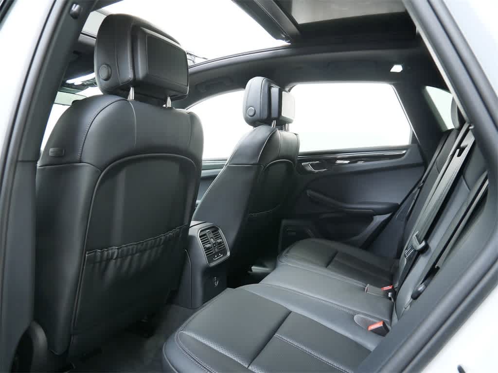 Thumbnail: 2025 Porsche Macan - 13