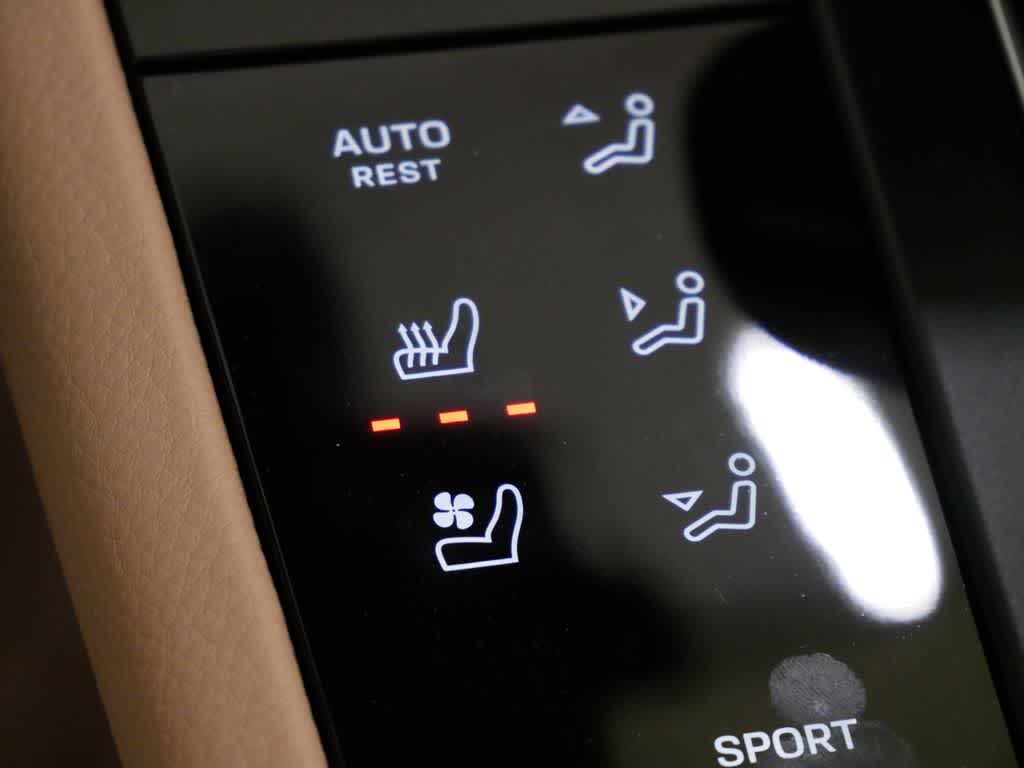 Thumbnail: 2025 Porsche Macan - 21