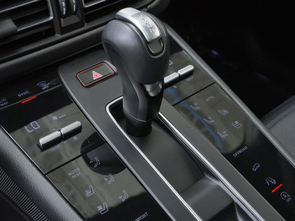 Thumbnail: 2023 Porsche Macan - 24