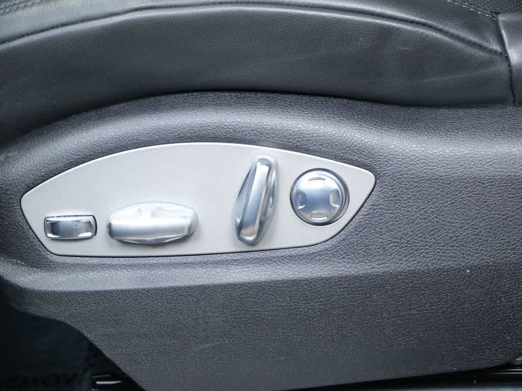 Thumbnail: 2025 Porsche Macan - 12