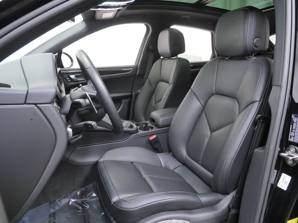 Thumbnail: 2025 Porsche Macan - 5