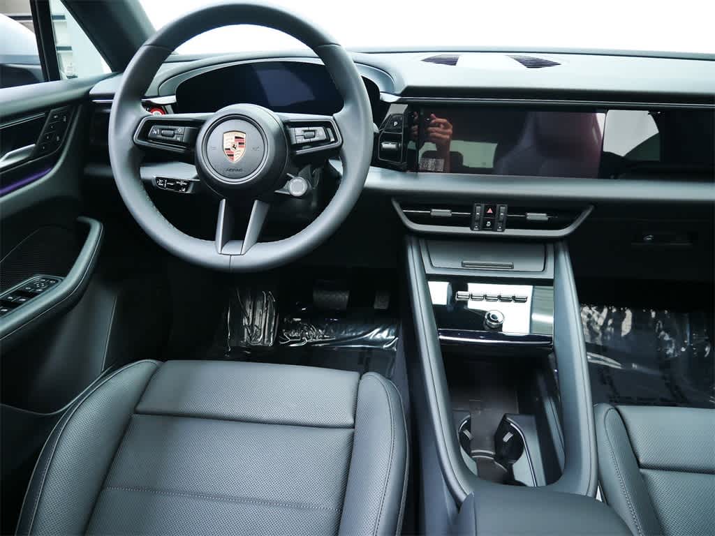 Thumbnail: 2025 Porsche Macan - 16