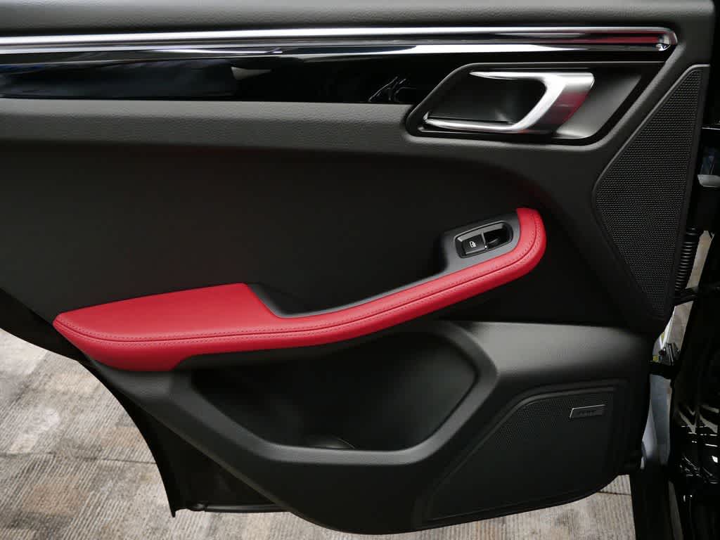 Thumbnail: 2026 Porsche Macan - 14