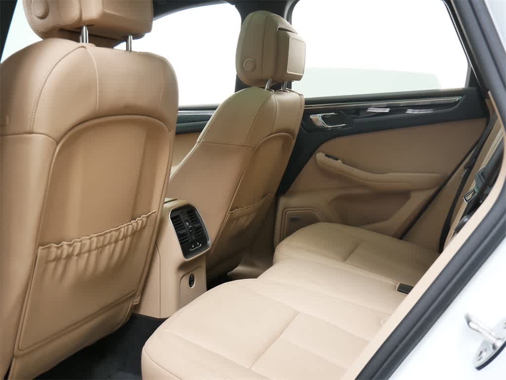 Thumbnail: 2025 Porsche Macan - 13