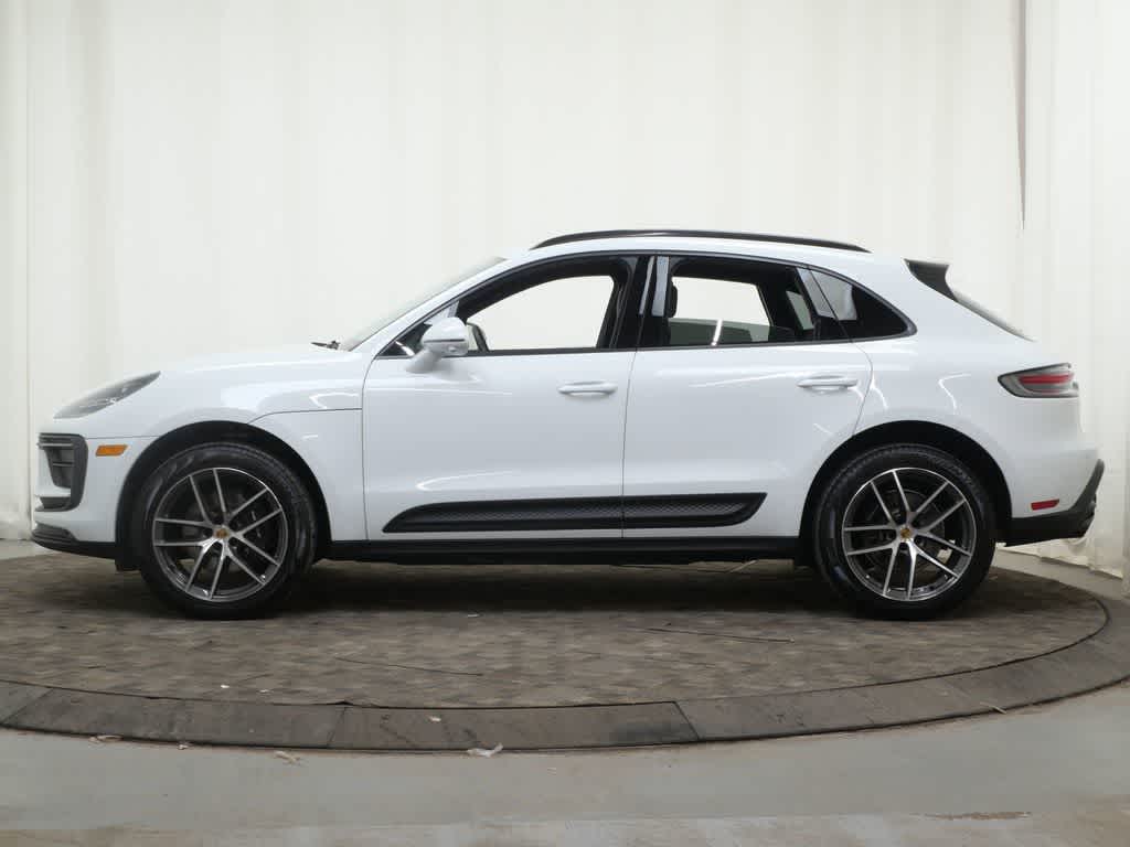 Thumbnail: 2025 Porsche Macan - 2