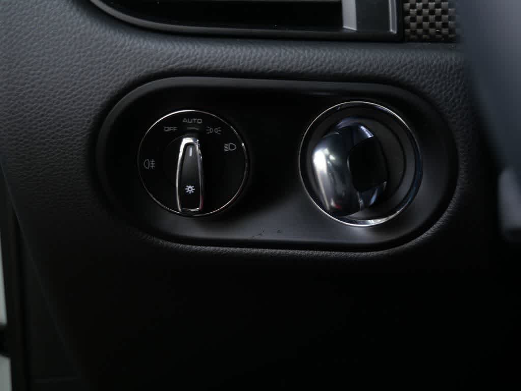 Thumbnail: 2025 Porsche Macan - 17