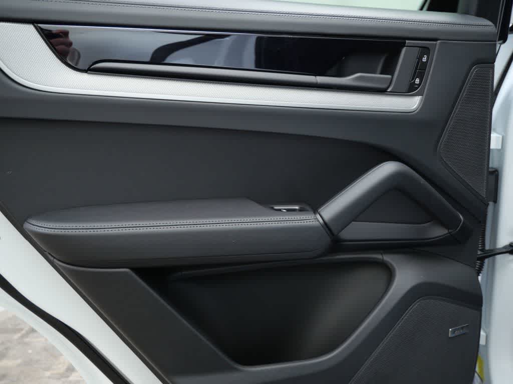 Thumbnail: 2026 Porsche Cayenne - 14