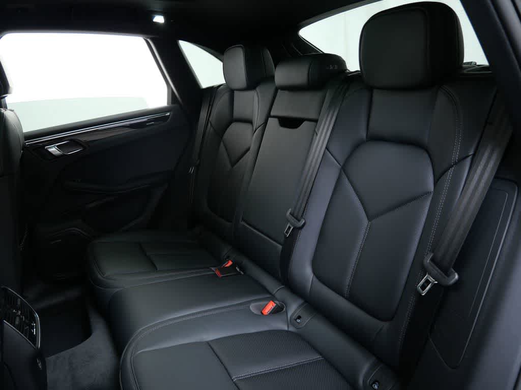 Thumbnail: 2026 Porsche Macan - 14