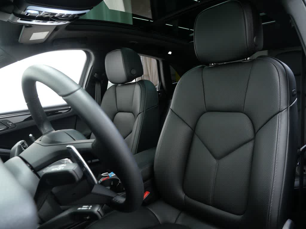 Thumbnail: 2025 Porsche Macan - 5