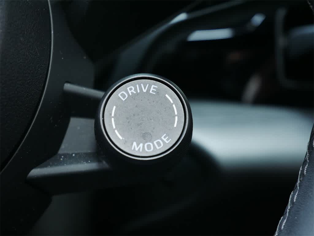 Thumbnail: 2025 Porsche Macan - 20