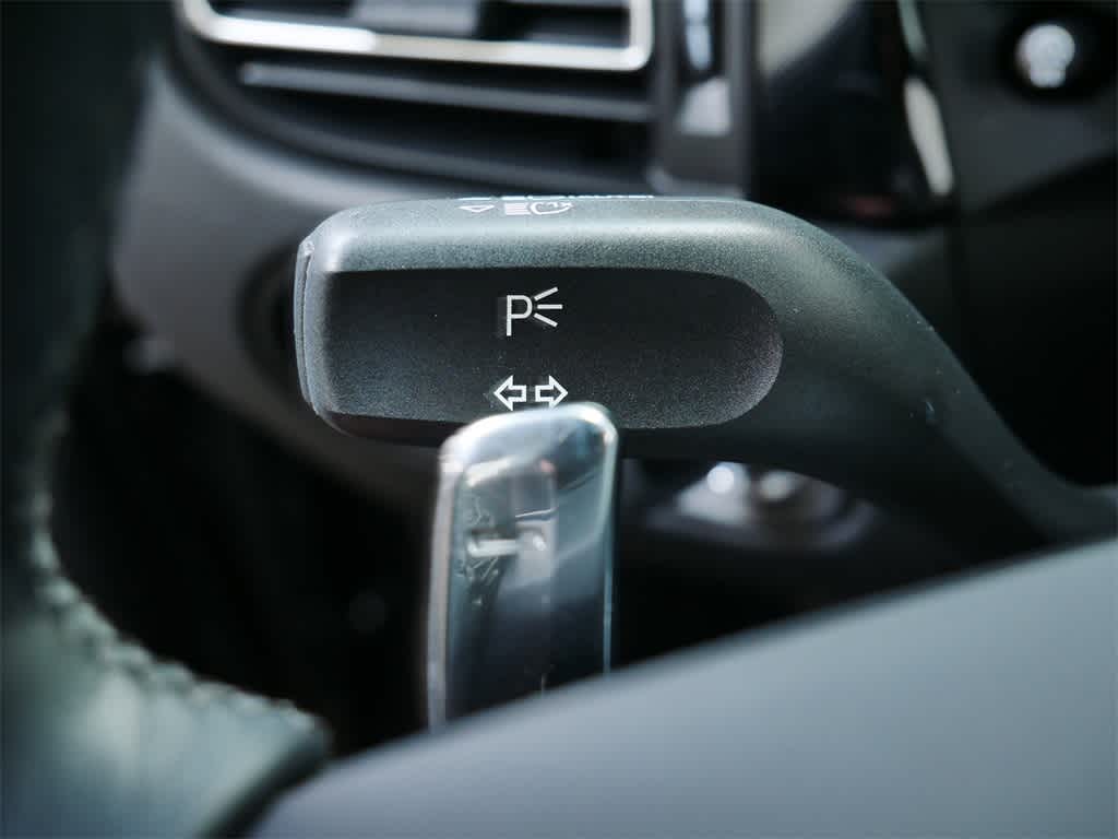 Thumbnail: 2023 Porsche Macan - 22