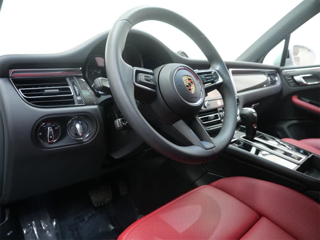 Thumbnail: 2025 Porsche Macan - 4