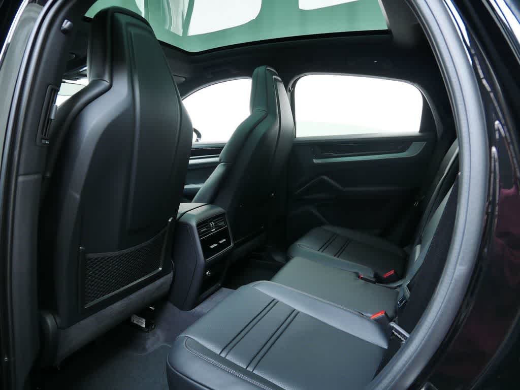 Thumbnail: 2026 Porsche Cayenne - 13