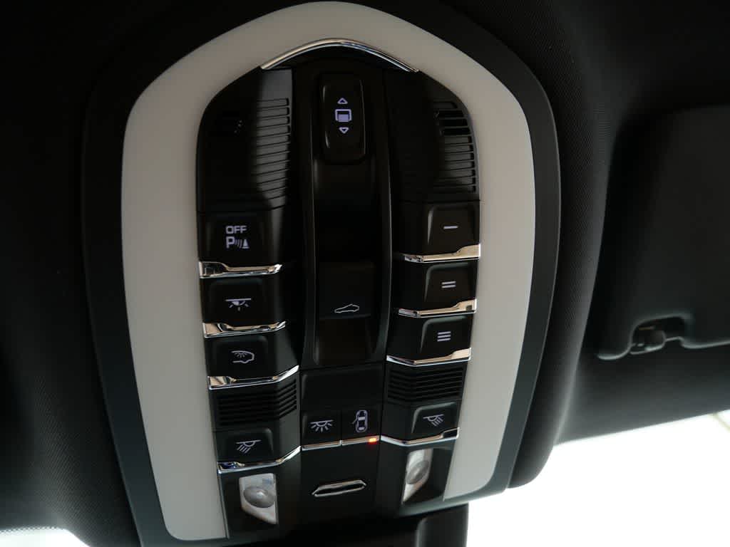 Thumbnail: 2026 Porsche Macan - 27