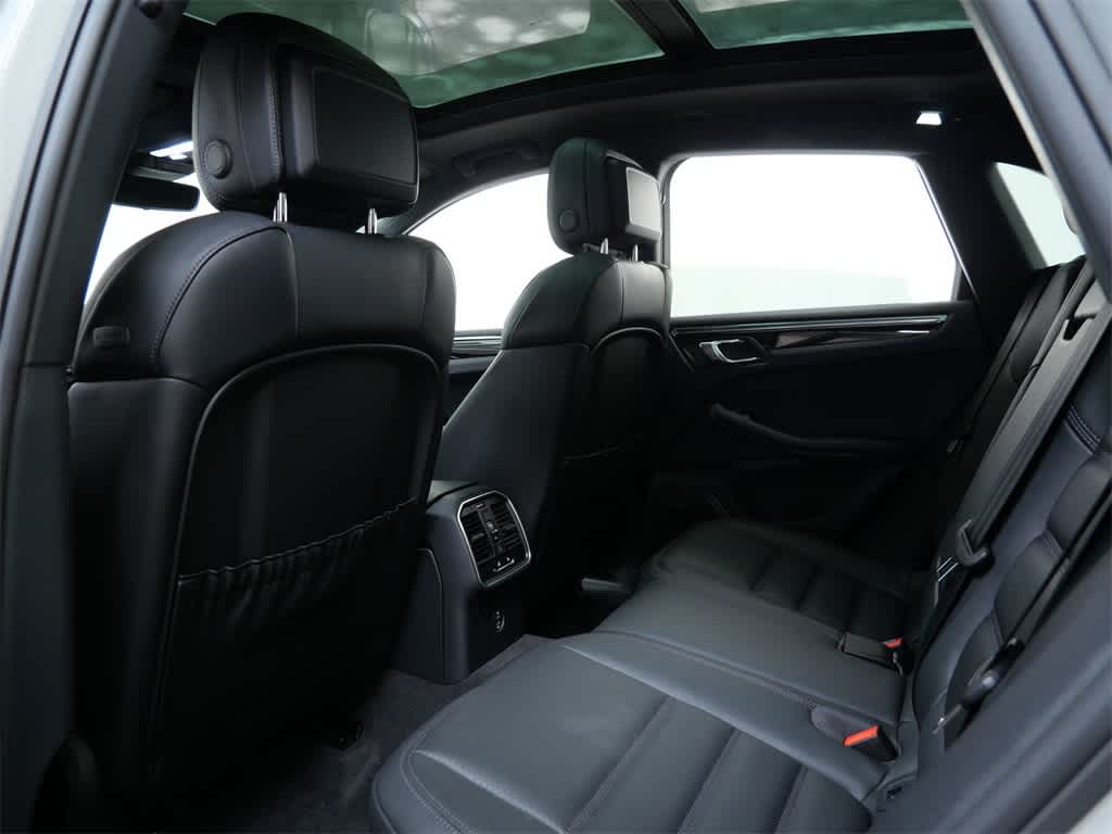 Thumbnail: 2026 Porsche Macan - 13